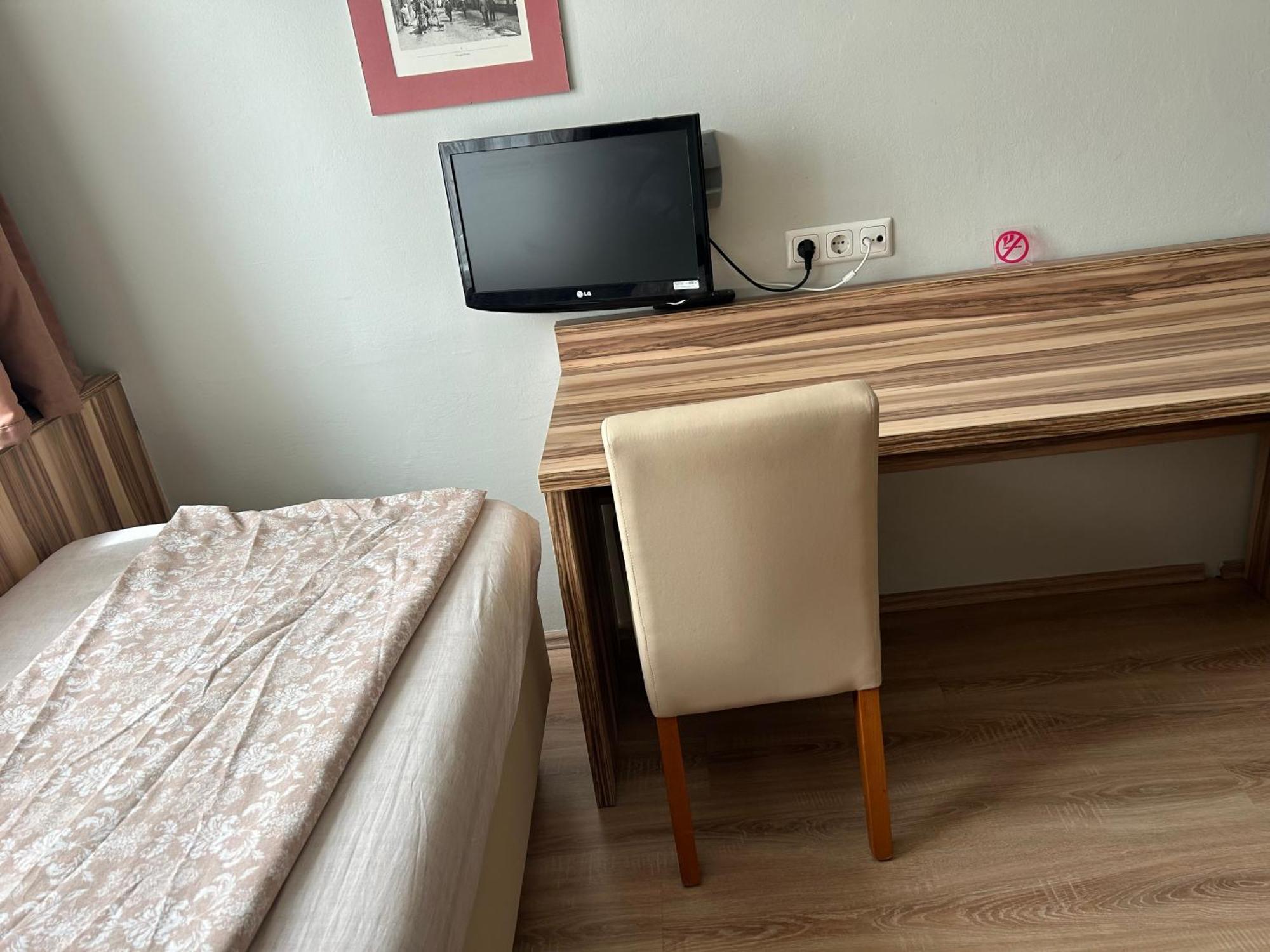 "Am Limes" Hotel Enns Esterno foto