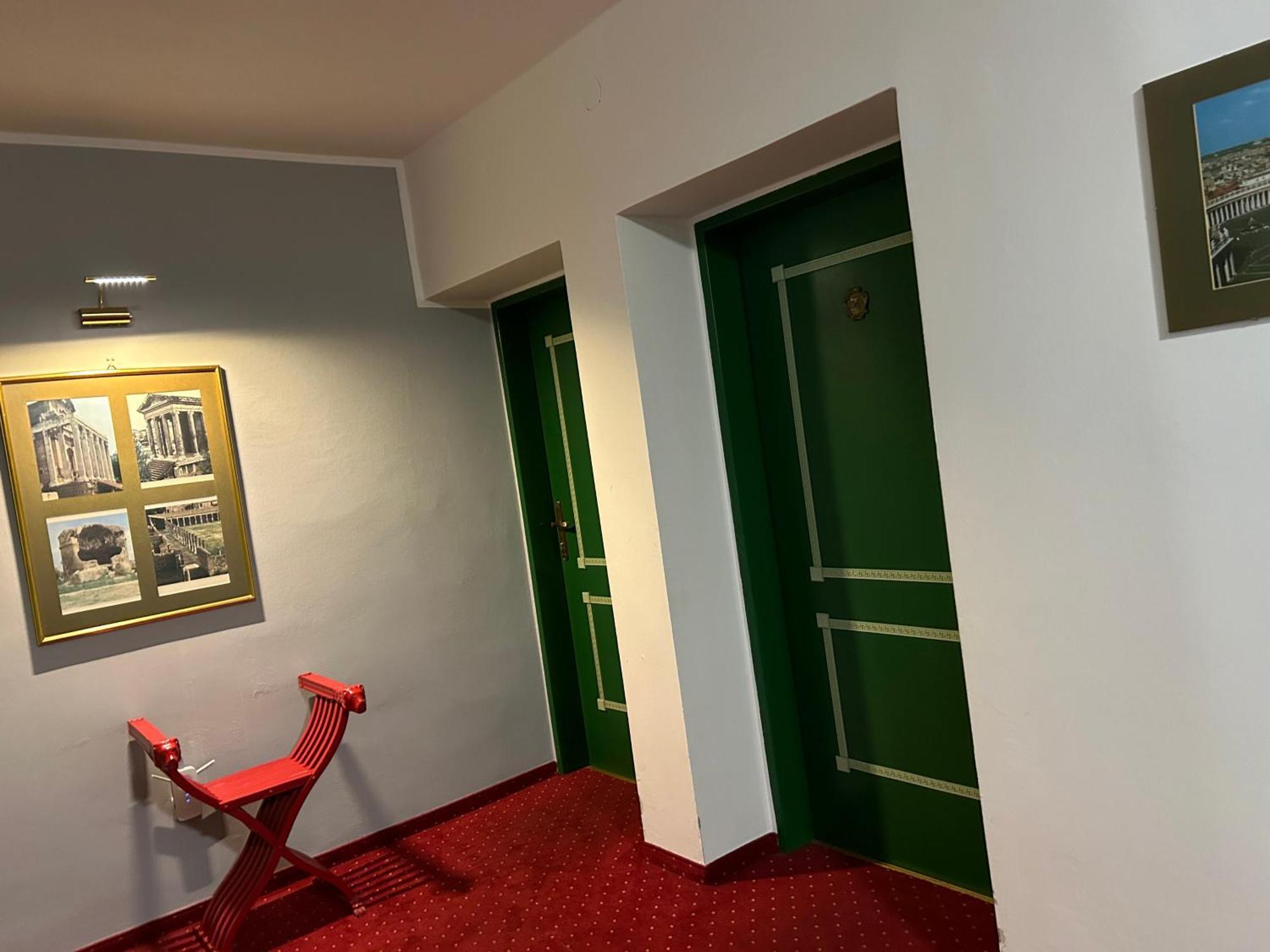 "Am Limes" Hotel Enns Esterno foto