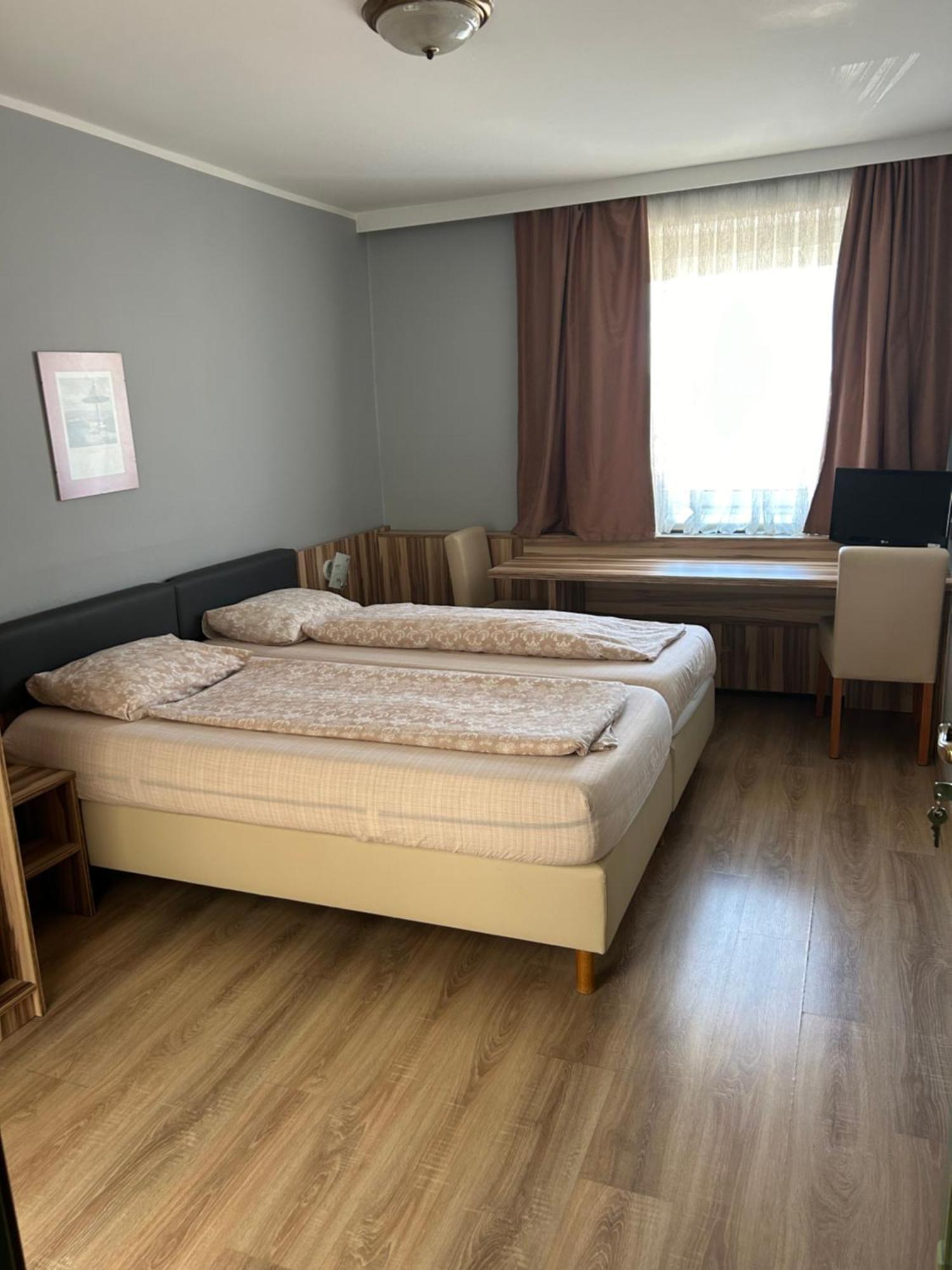 "Am Limes" Hotel Enns Esterno foto