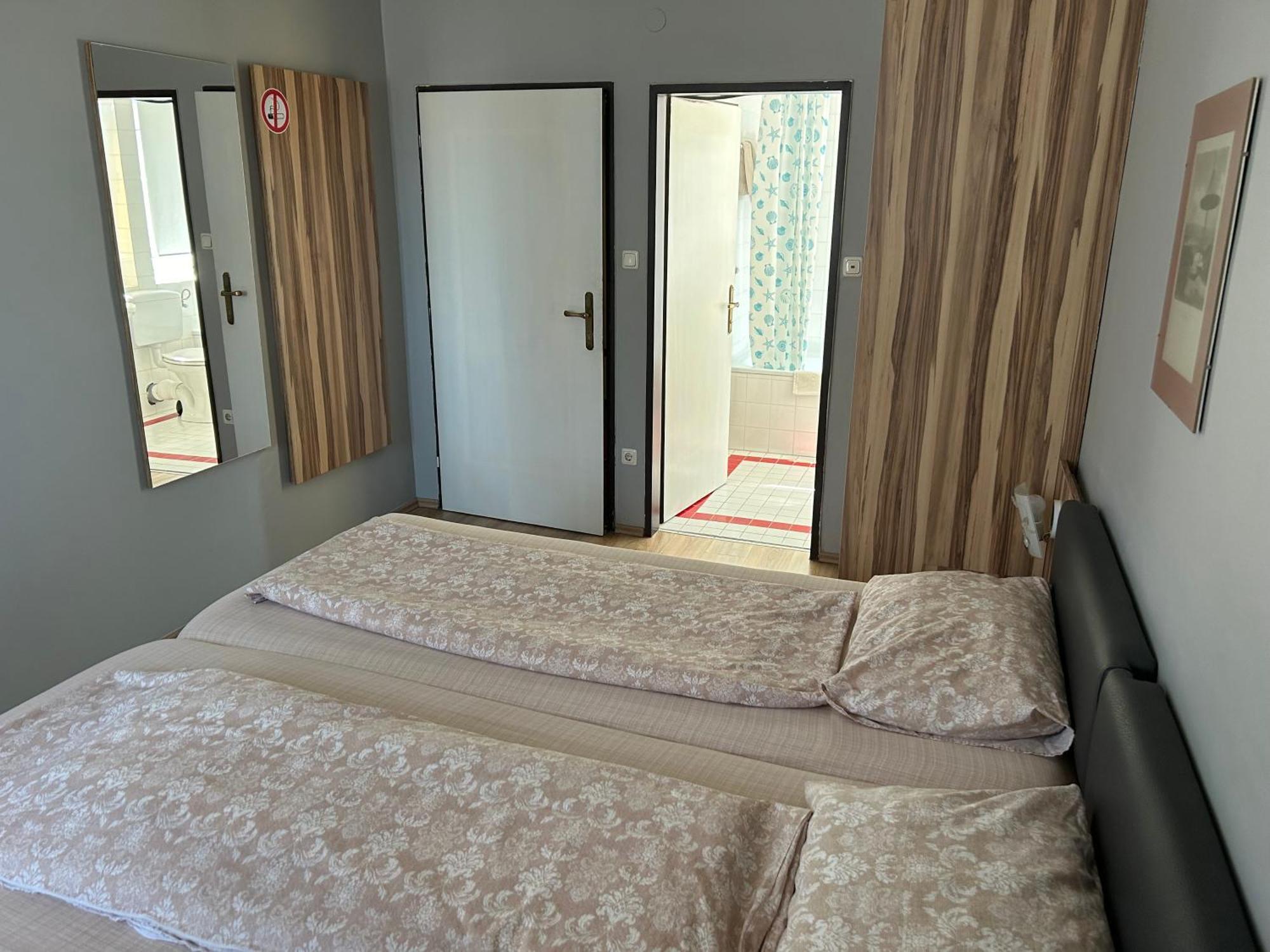 "Am Limes" Hotel Enns Esterno foto