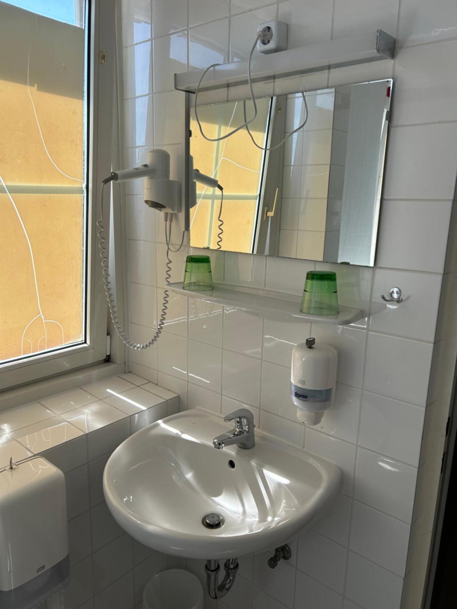 "Am Limes" Hotel Enns Esterno foto