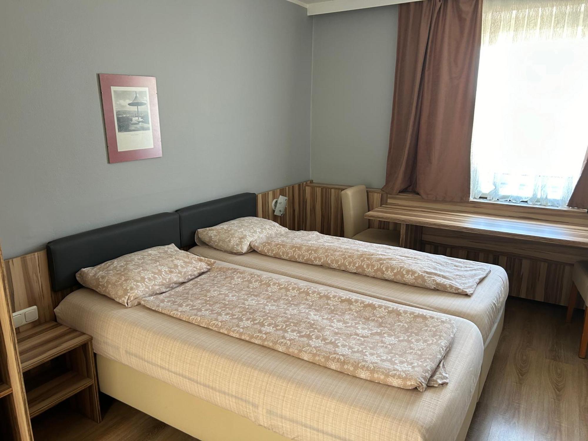 "Am Limes" Hotel Enns Esterno foto