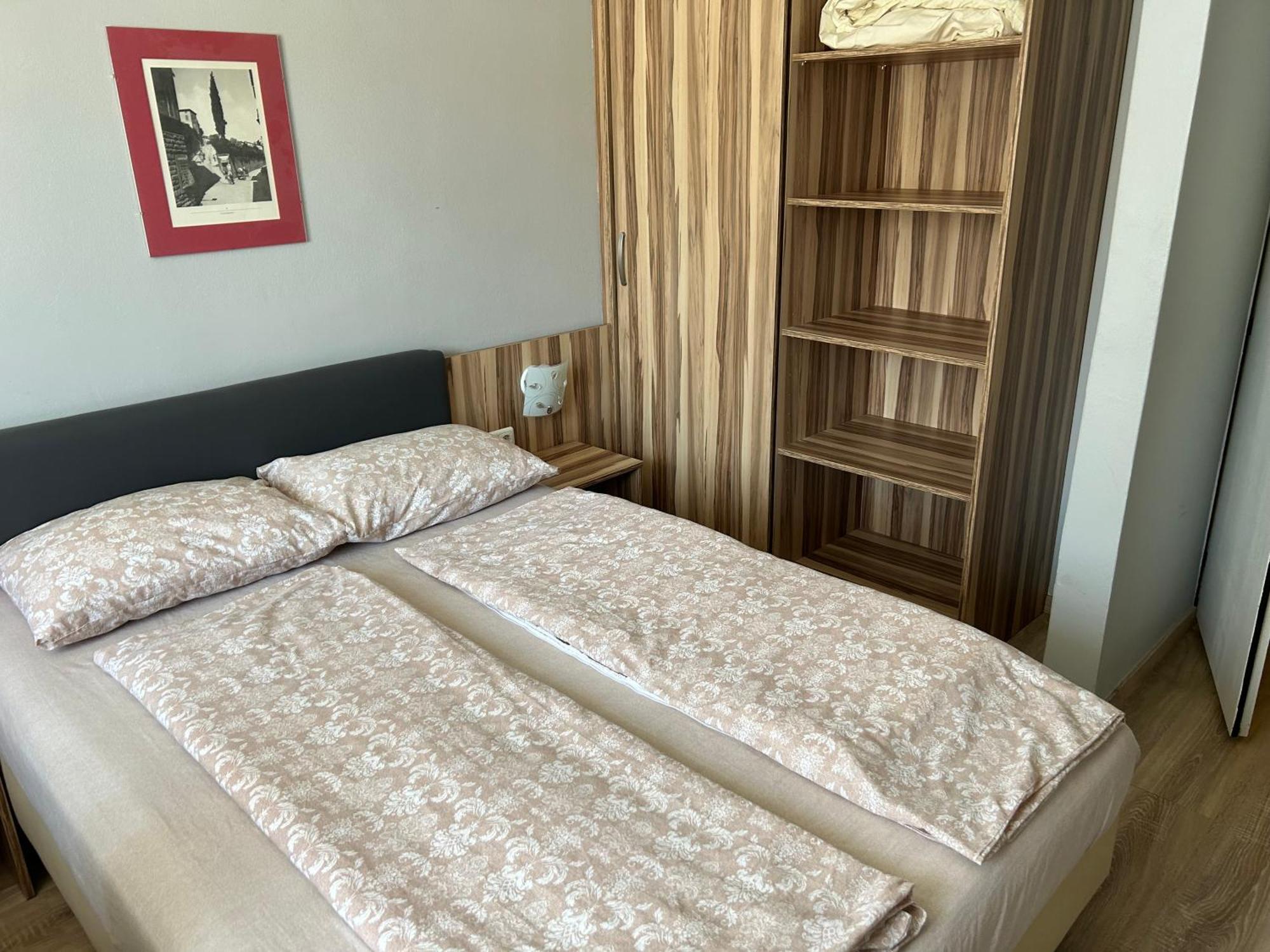 "Am Limes" Hotel Enns Esterno foto